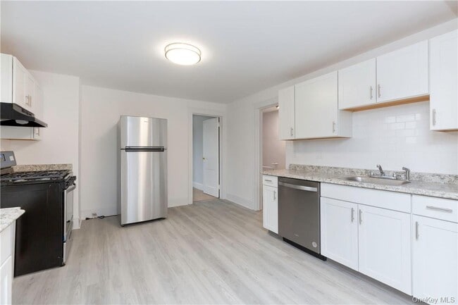 Building Photo - 167 Brook St