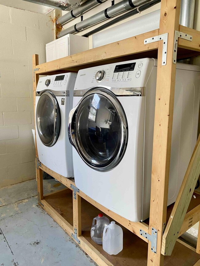 Building Photo - 10503 Chilmark Way