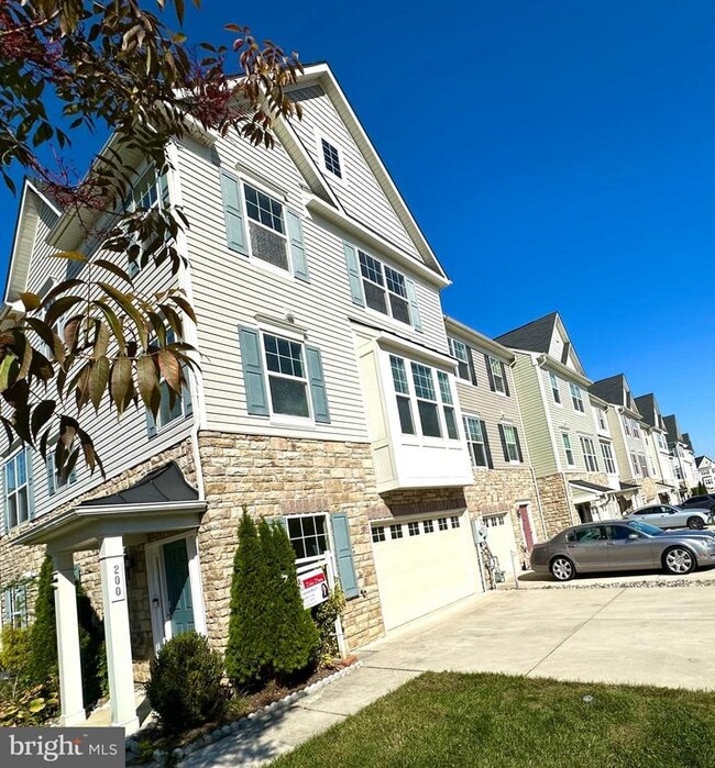 Building Photo - 200 Marina View Ct