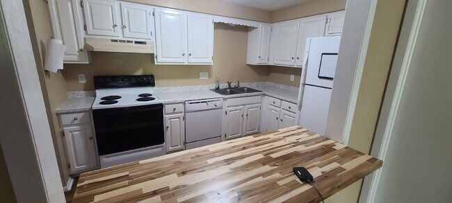 Foto del edificio - 2 Bed / 1.5 Bath Townhome with Garage, Located near Downtown Elizabeth!