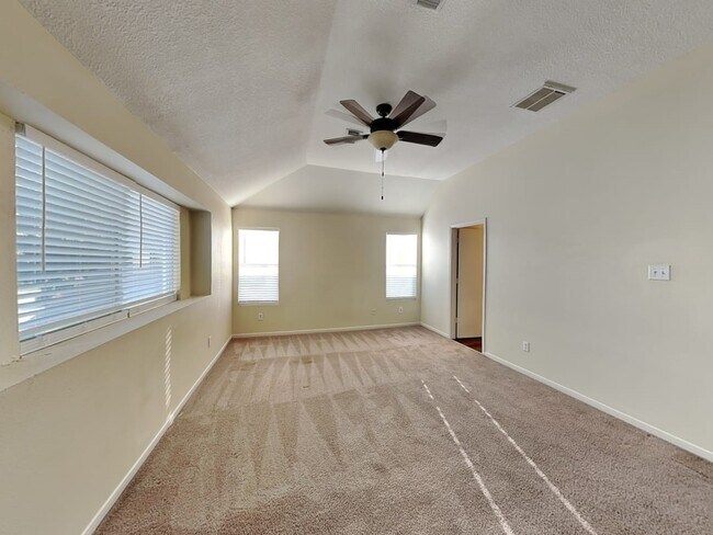 Building Photo - 1818 Day Lily Way
