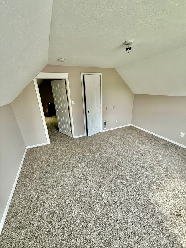 Building Photo - 220 W 15th St