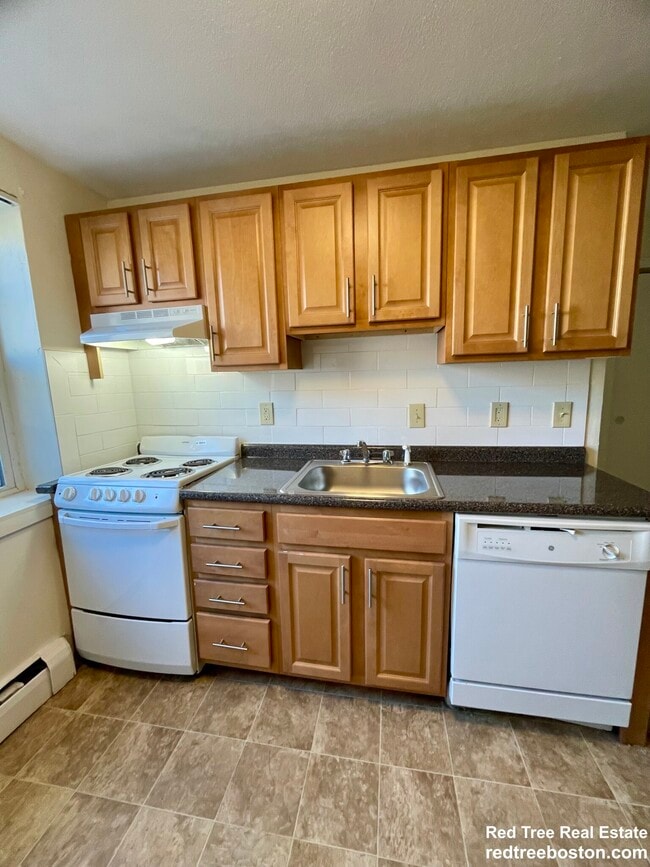 Building Photo - 4 Brattle Dr