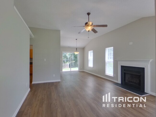 Foto del edificio - 849 Loch Lomond Cir