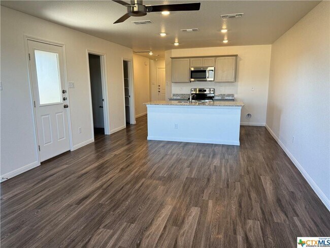 Foto del edificio - 5907 Betty Lou Dr