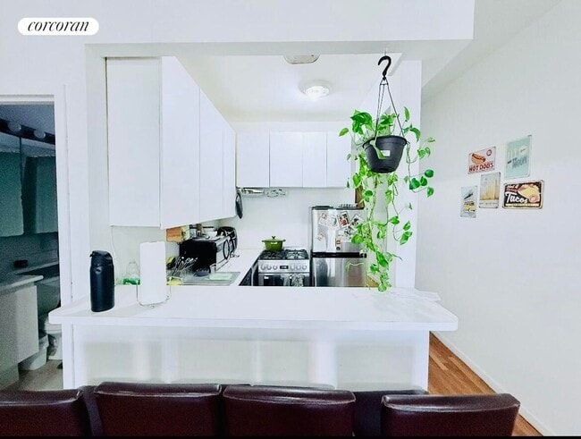 Foto del edificio - 242 E 50th St