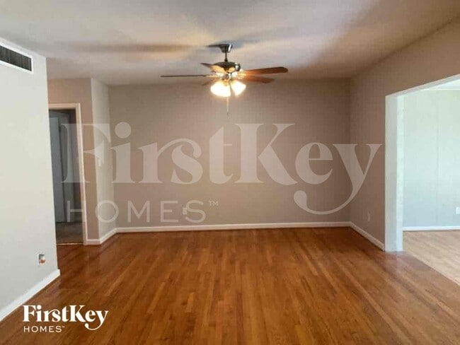 Foto del edificio - 1369 Malverne Ave