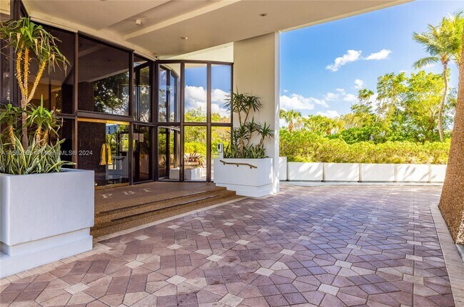 Foto del edificio - 720 NE 69th St