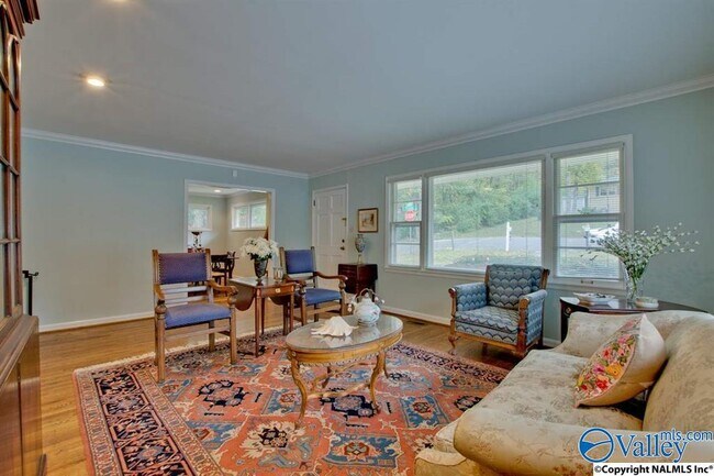 Building Photo - 2700 Evergreen St SE