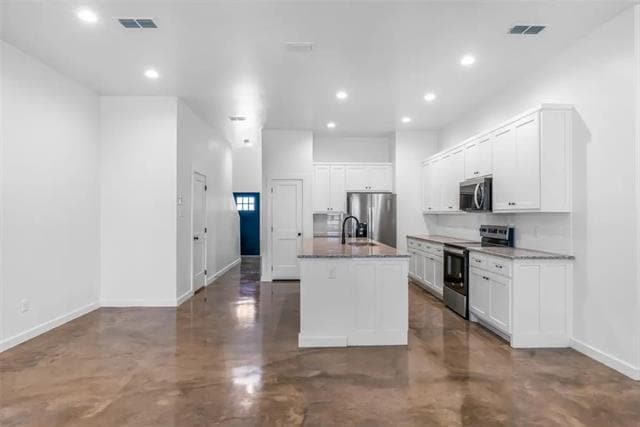 Building Photo - 1540 W Long