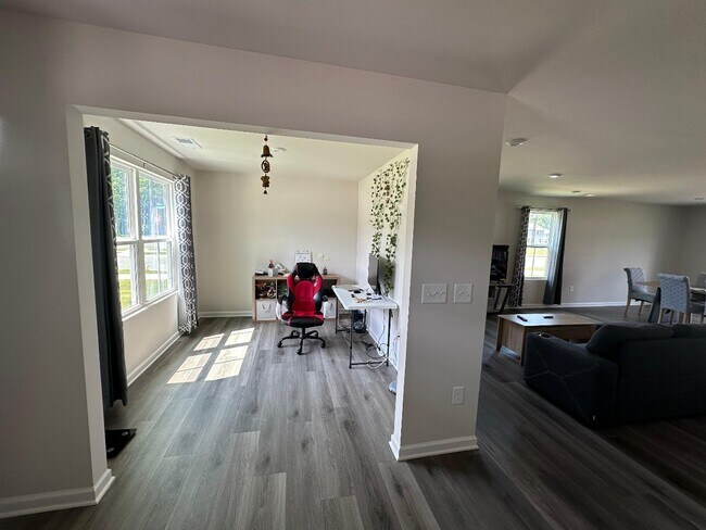 Foto del edificio - 1460 Burgundy Blf Ln