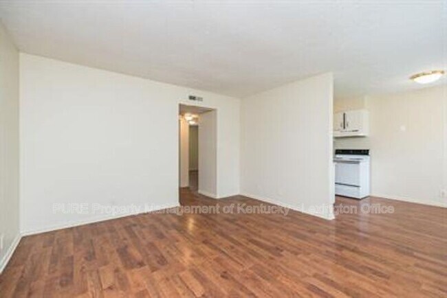 Building Photo - 241 Landings Dr