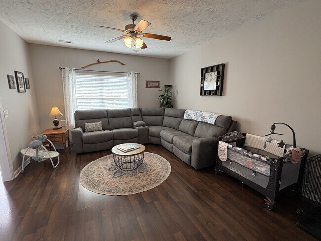 Foto del edificio - Upscale Townhome Near I-24