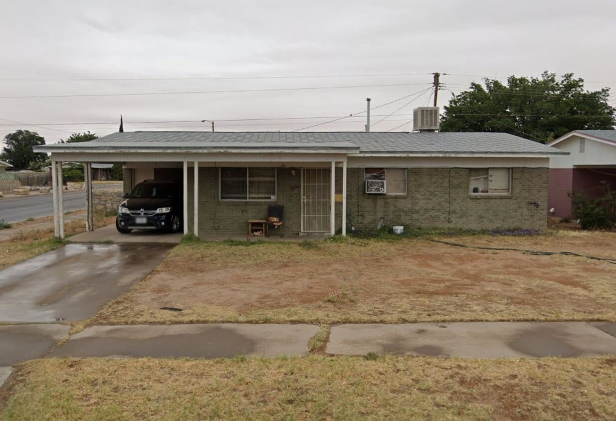 Foto principal - 3 Bed 2 Bath Home Available Today