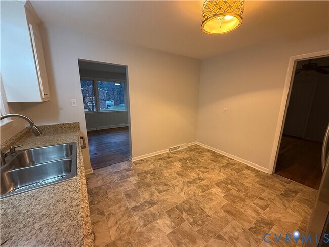 Foto del edificio - 21718 Magnolia Ave