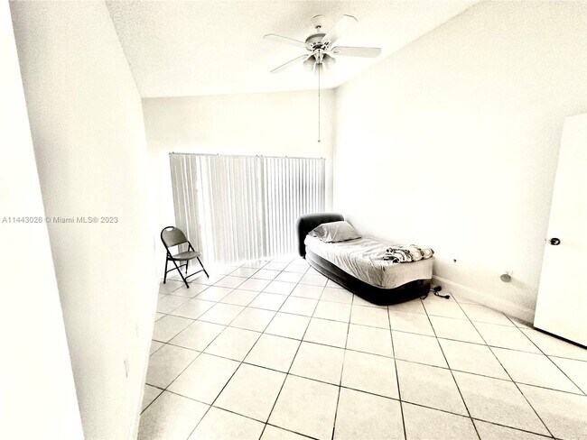 Foto del edificio - 18171 NW 18th St