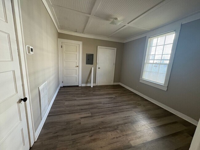 Building Photo - 1020 Adams St