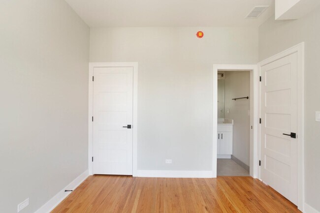 Building Photo - 1648 N Rockwell St