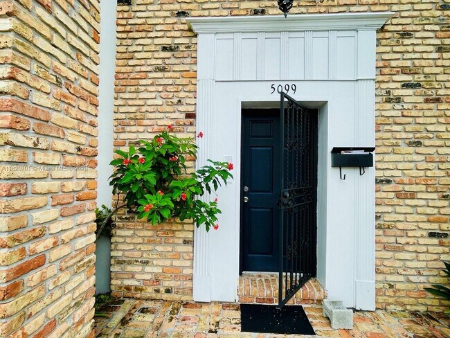 Foto del edificio - 5099 Ponce de Leon