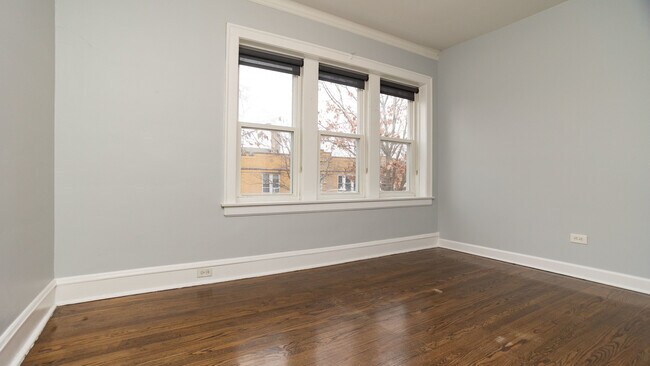 Foto del edificio - 3318 N Leclaire Ave