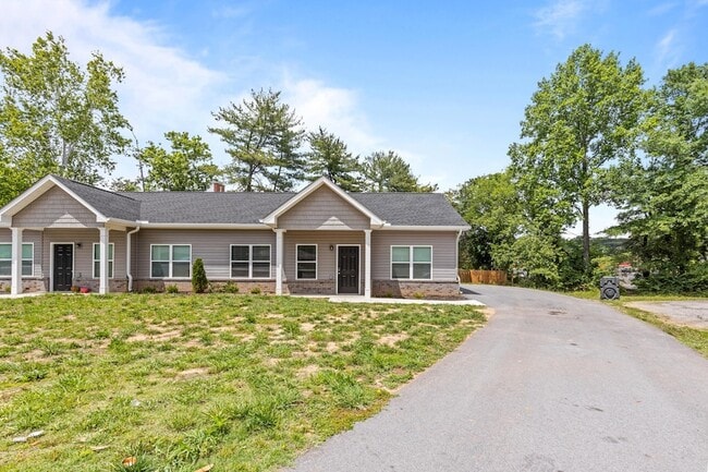 Building Photo - 4718 Metro Park Ln