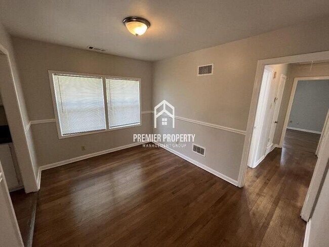 Building Photo - 3724 Elm Park Rd