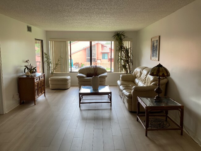 Foto del edificio - 114 Cypress Way E