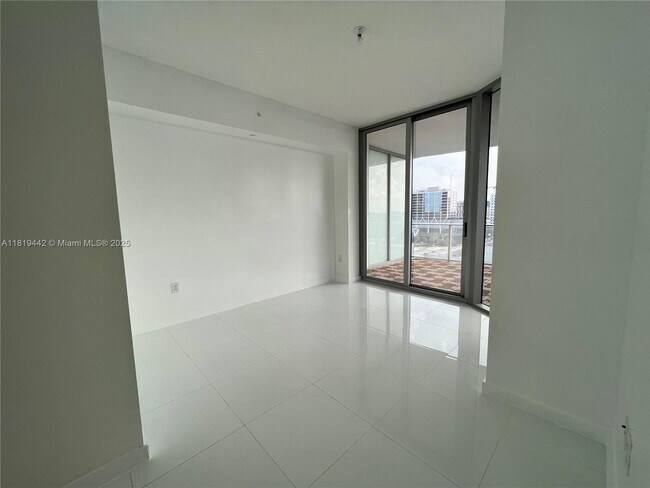 Foto del edificio - 851 NE 1st Ave