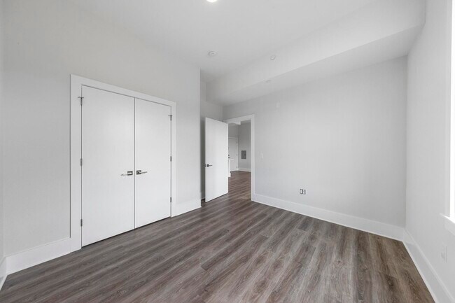 Building Photo - 660 Grand St
