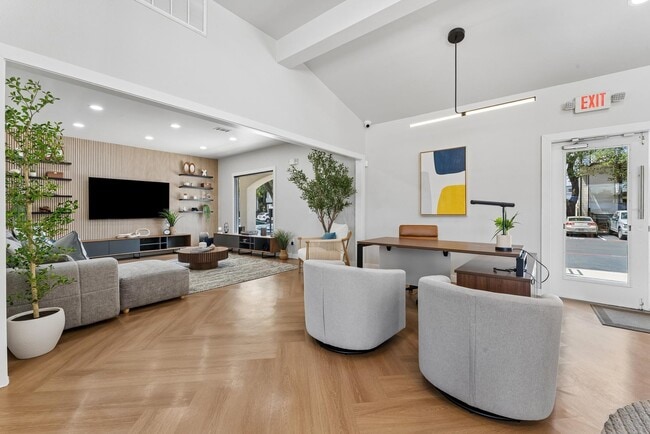 Building Photo - Vara Westover Hills