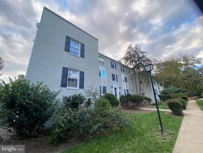 Building Photo - 810 S Arlington Mill Dr