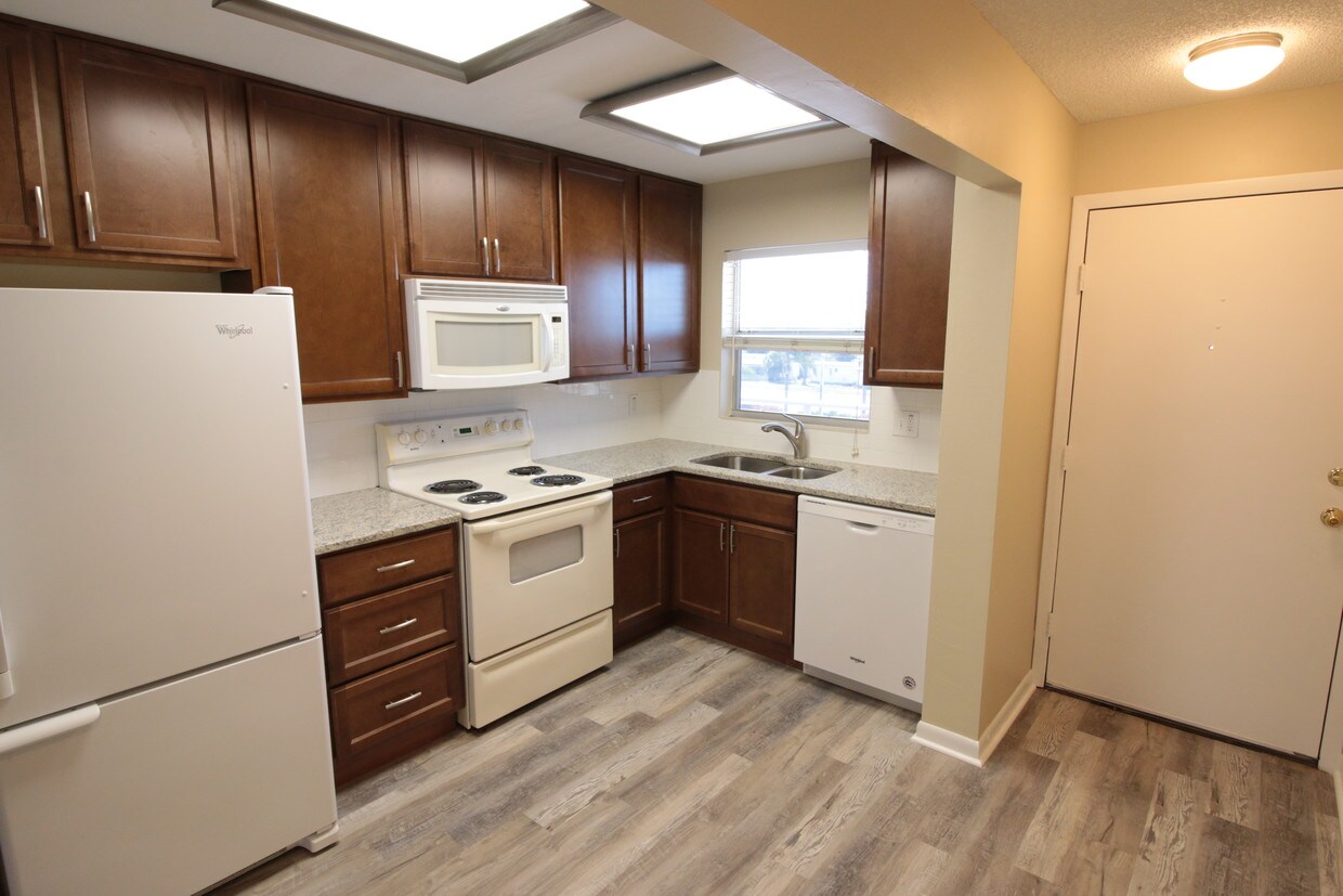 5501 80th St N, Saint Petersburg, FL 33709 Condo for Rent in Saint