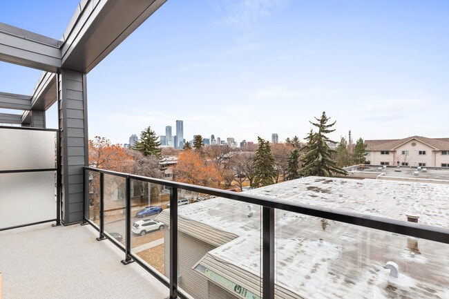 Photo du bâtiment - 10830-10114 114 St NW