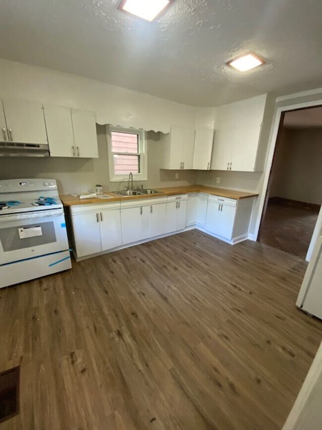 Building Photo - 147 Ridge Ave