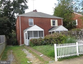 Building Photo - 310 S Veitch St