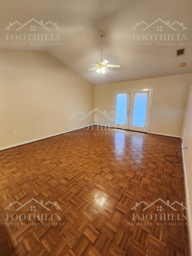 Building Photo - 1419 Oak Hill Dr