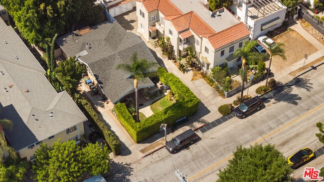 Foto del edificio - 2005 Beachwood Dr