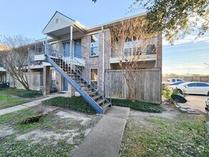 Building Photo - 3900 Woodchase Dr