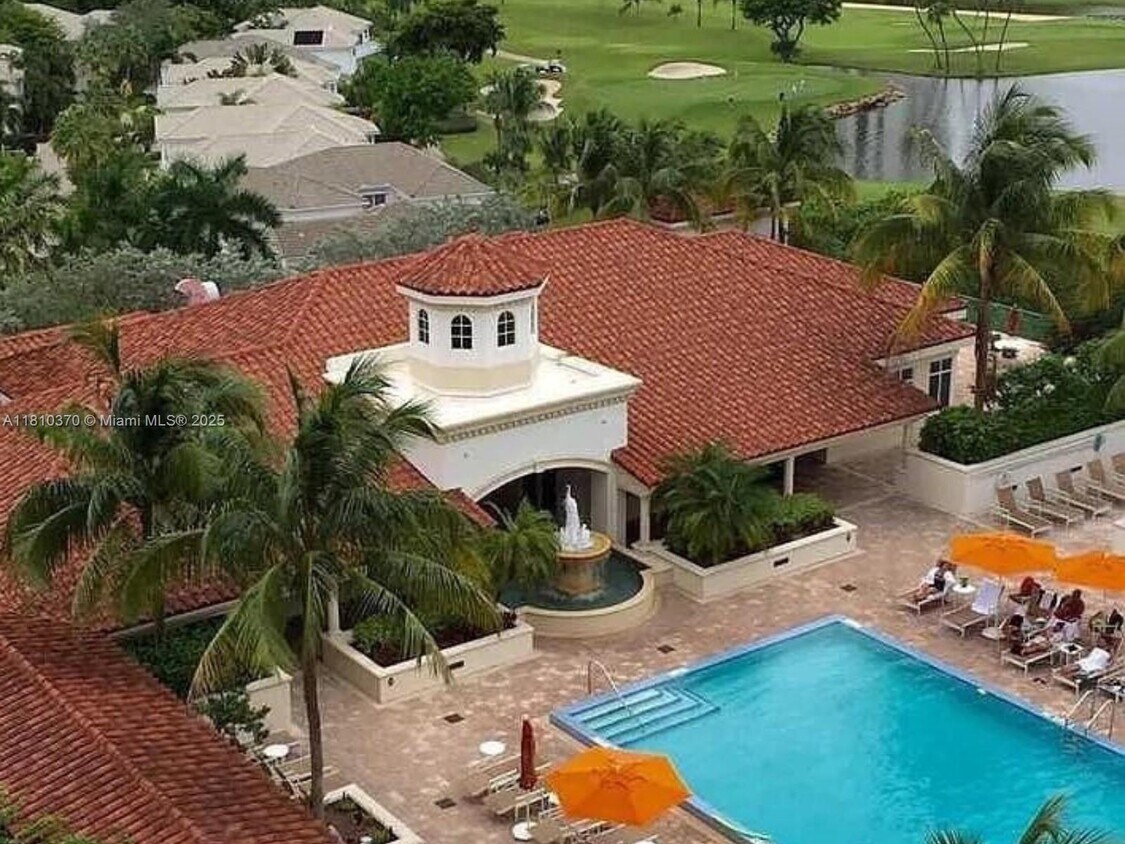Foto del edificio - 19900 E Country Club Dr