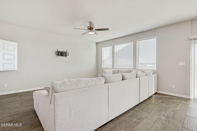 Foto del edificio - 13130 Oakhampton Ave