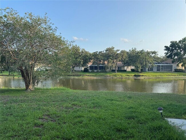 Foto del edificio - 10207 Quails Landing Ave