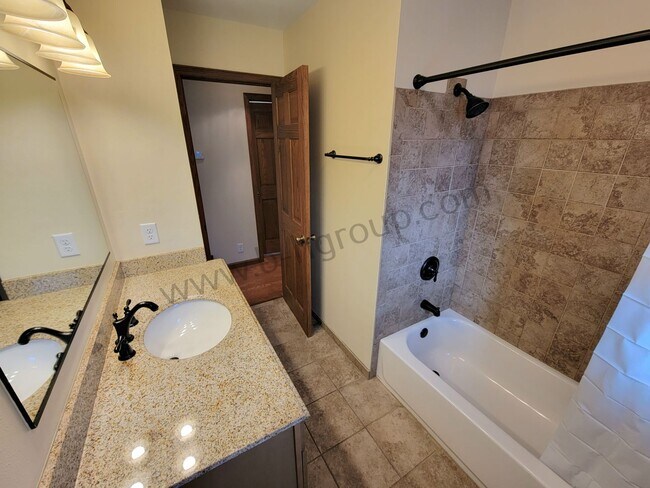 Foto del edificio - Great Location!