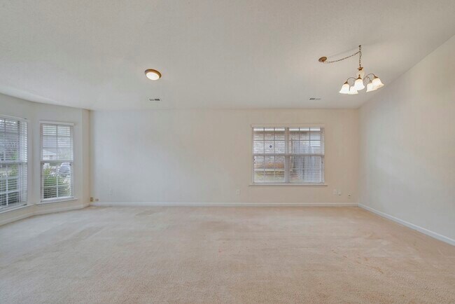 Building Photo - 132 Alderwood Dr