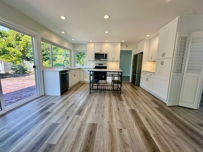 Building Photo - Welcome to this beautiful home in the high...