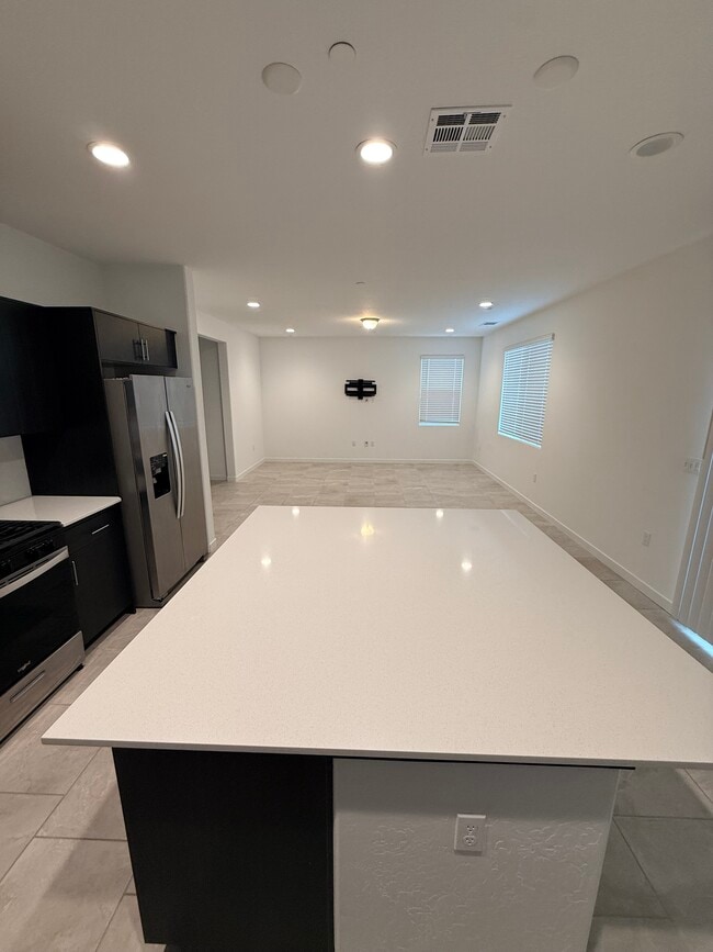 Building Photo - 392 Talus Way S