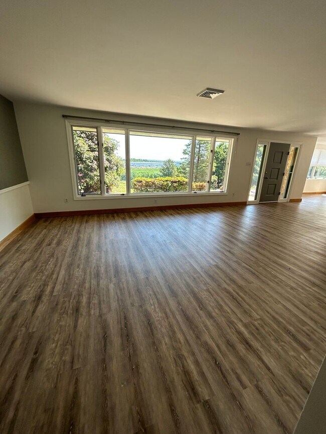 Foto del edificio - 3 Bedroom House on Harrisburg Pike