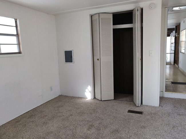 Building Photo - 2627 S Lamb Blvd