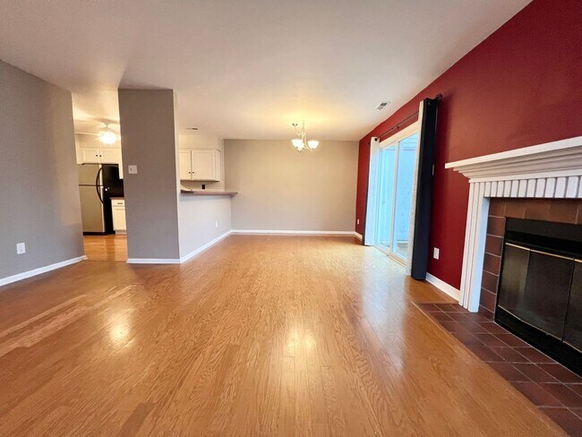 Building Photo - 2 Bedroom Home