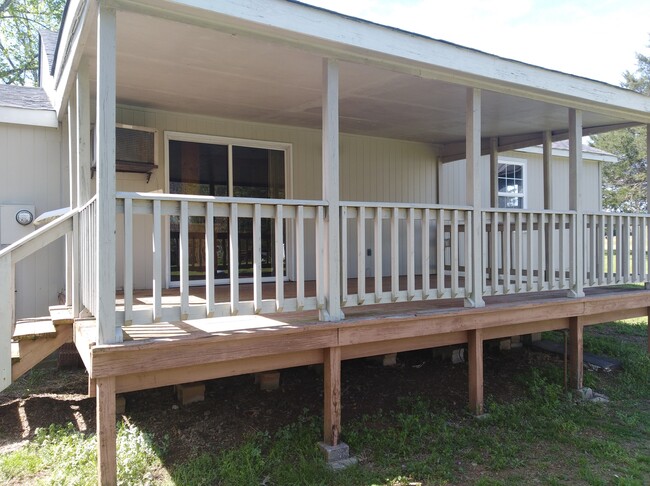 Building Photo - 2611 County Lake Rd