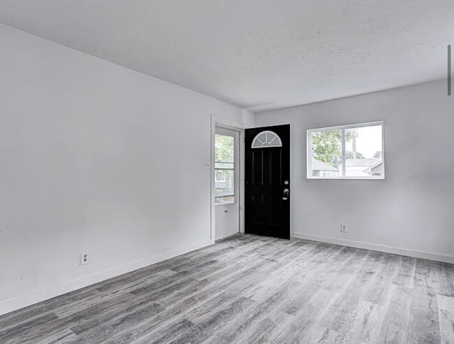 Building Photo - 734 N Arnolda Ave